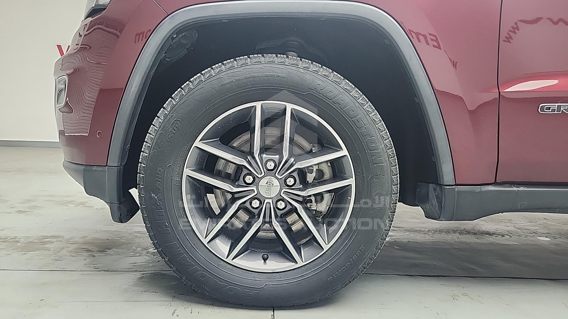 2018 JEEP GRAND CHEROKEE VIN: 1C4RJFBG3JC238071