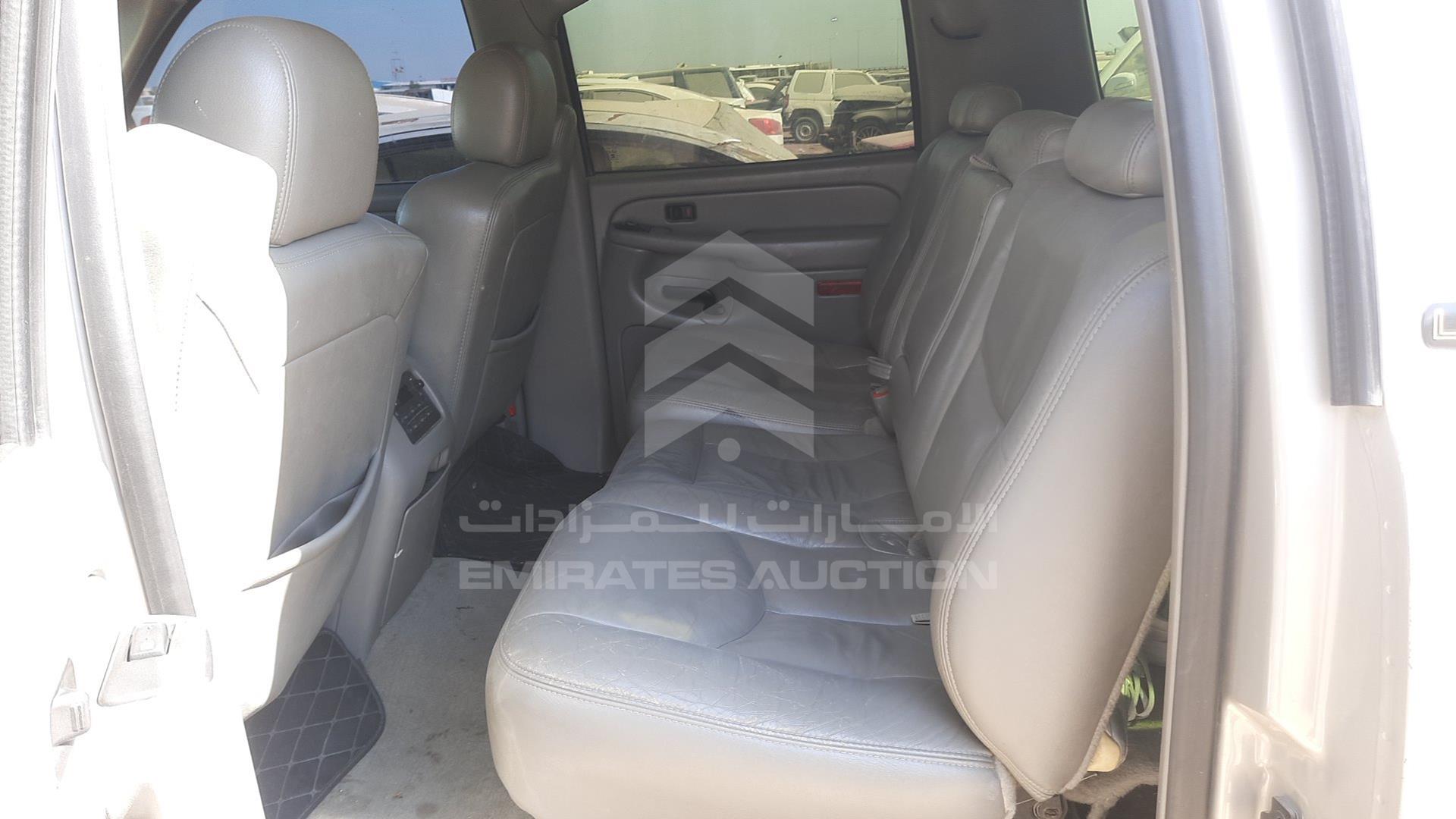 2004 CHEVROLET SUBURBAN VIN: 1GNFK16T44J145013
