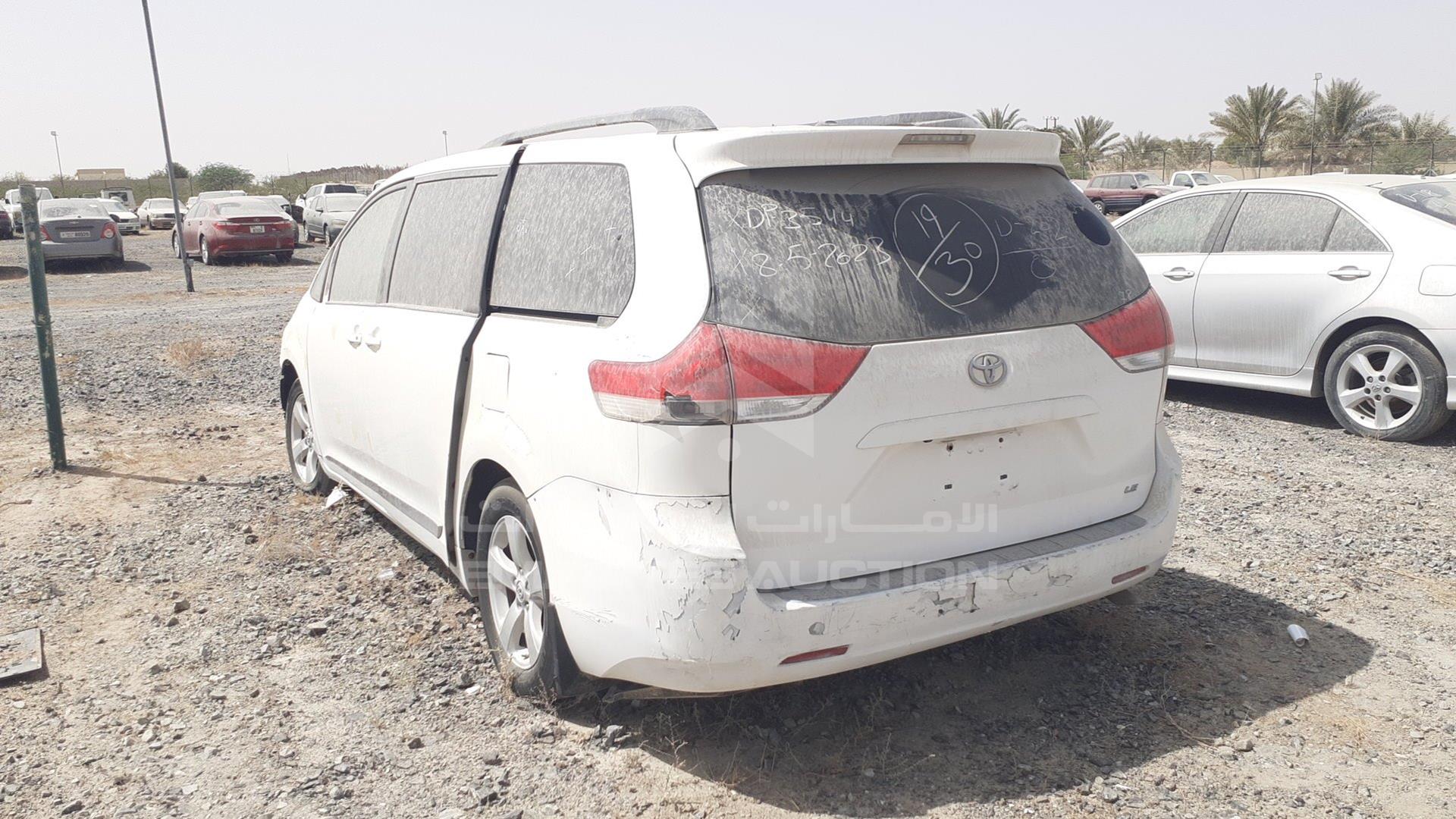 2014 TOYOTA SIENNA VIN: 5TDKK3DC2ES419884