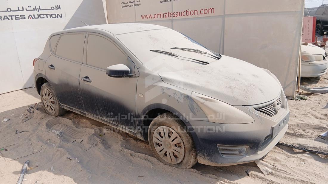 نيسان تيدا 2015 — الزاوية الأمامية اليمنى — صورة 9