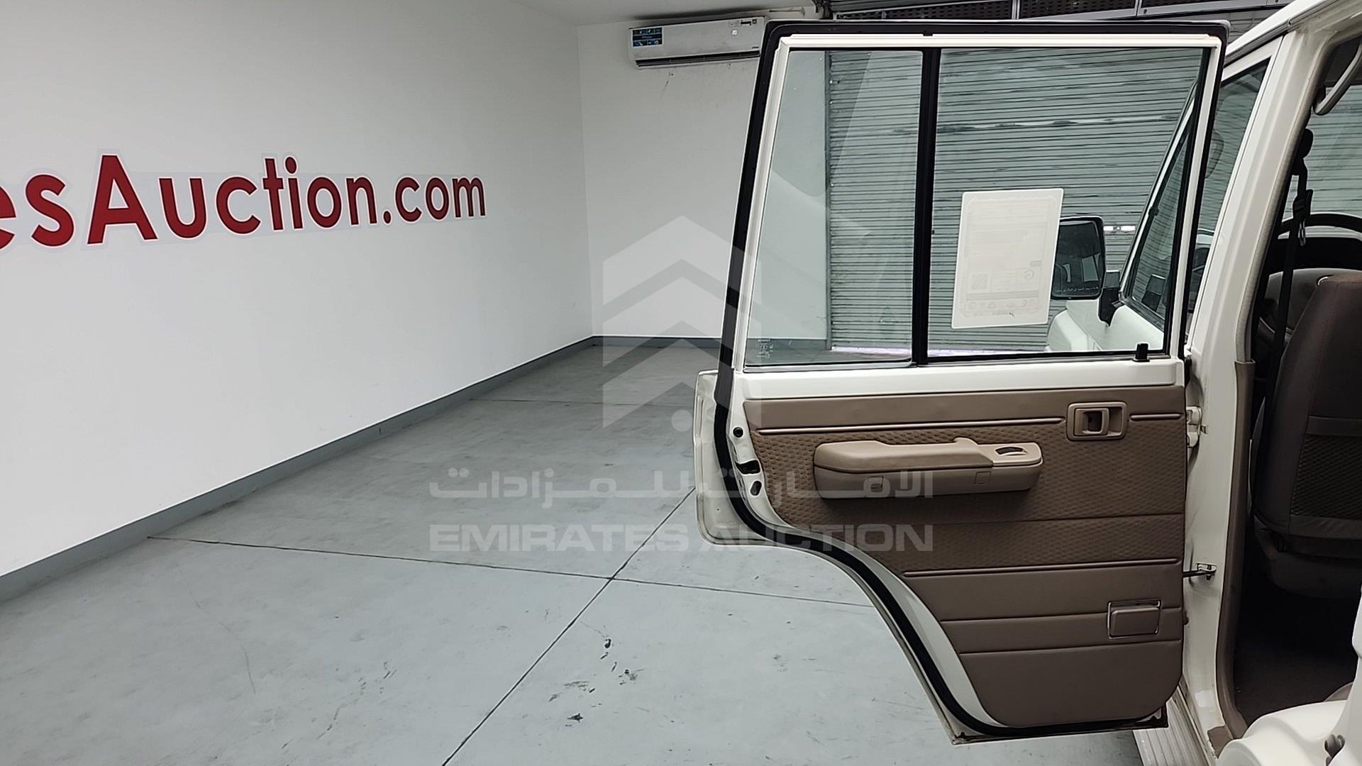 2017 TOYOTA LC 76 VIN: JTEEU73J7H4200784