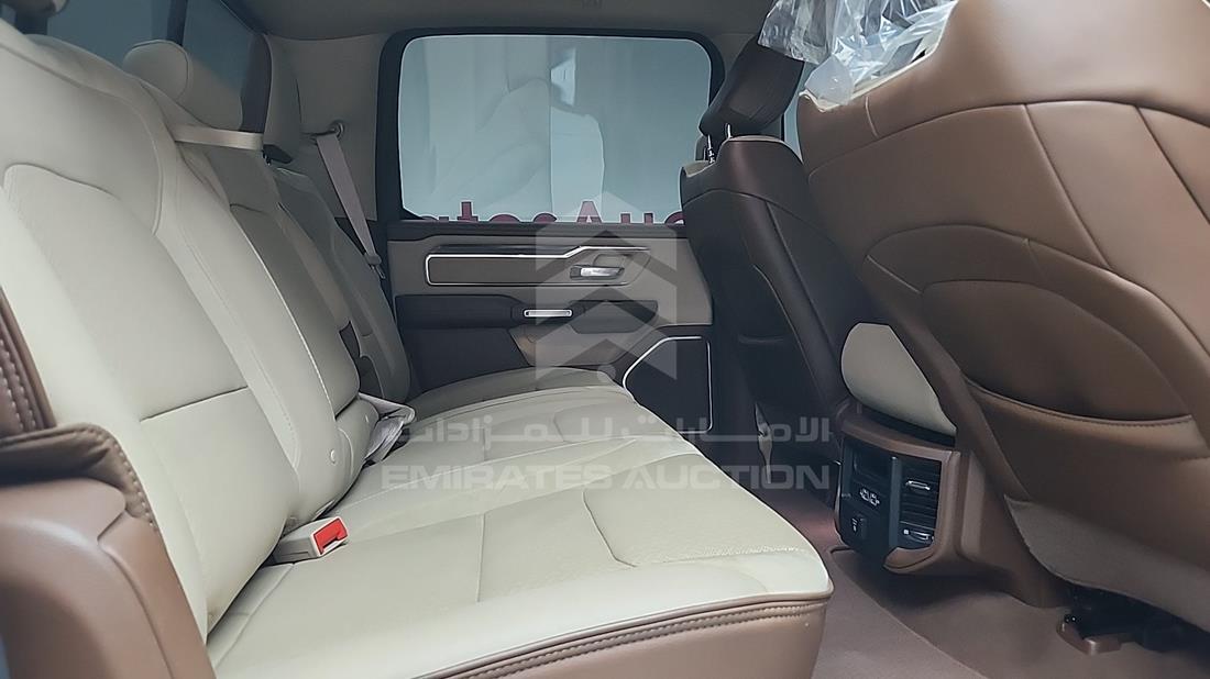 دودج رام 2020 — زاوية الراكب الخلفي اليمنى — صورة 25