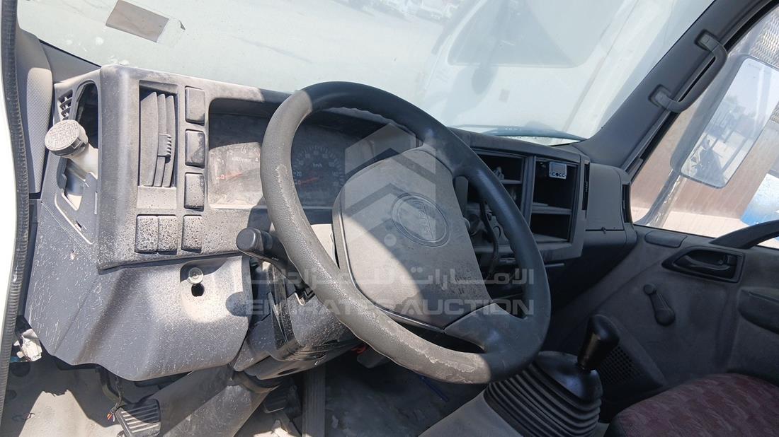 اسوزو Reward NM 2013 — زاوية الواجهة الكاملة — صورة 15