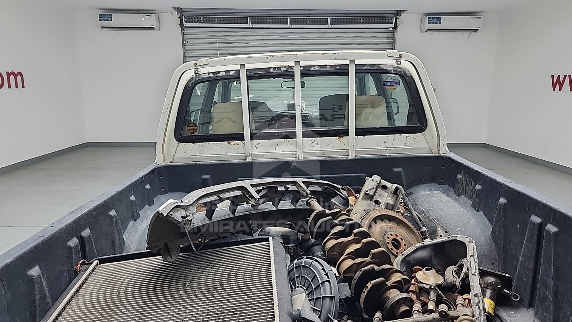 2005 TOYOTA HILUX VIN: JTFDM626150033601