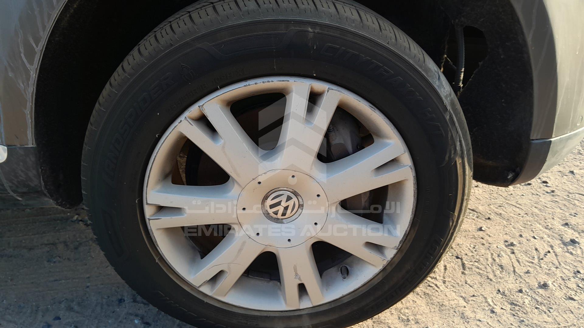 2010 VOLKSWAGEN TOUAREG VIN: WVGAL27L4AD011385