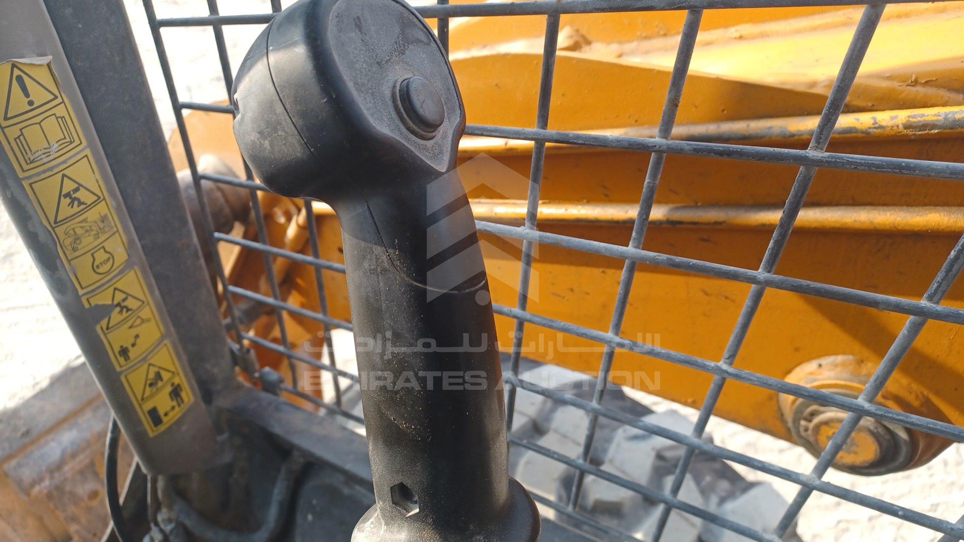 2015 CASE SR150 VIN: NEM465262