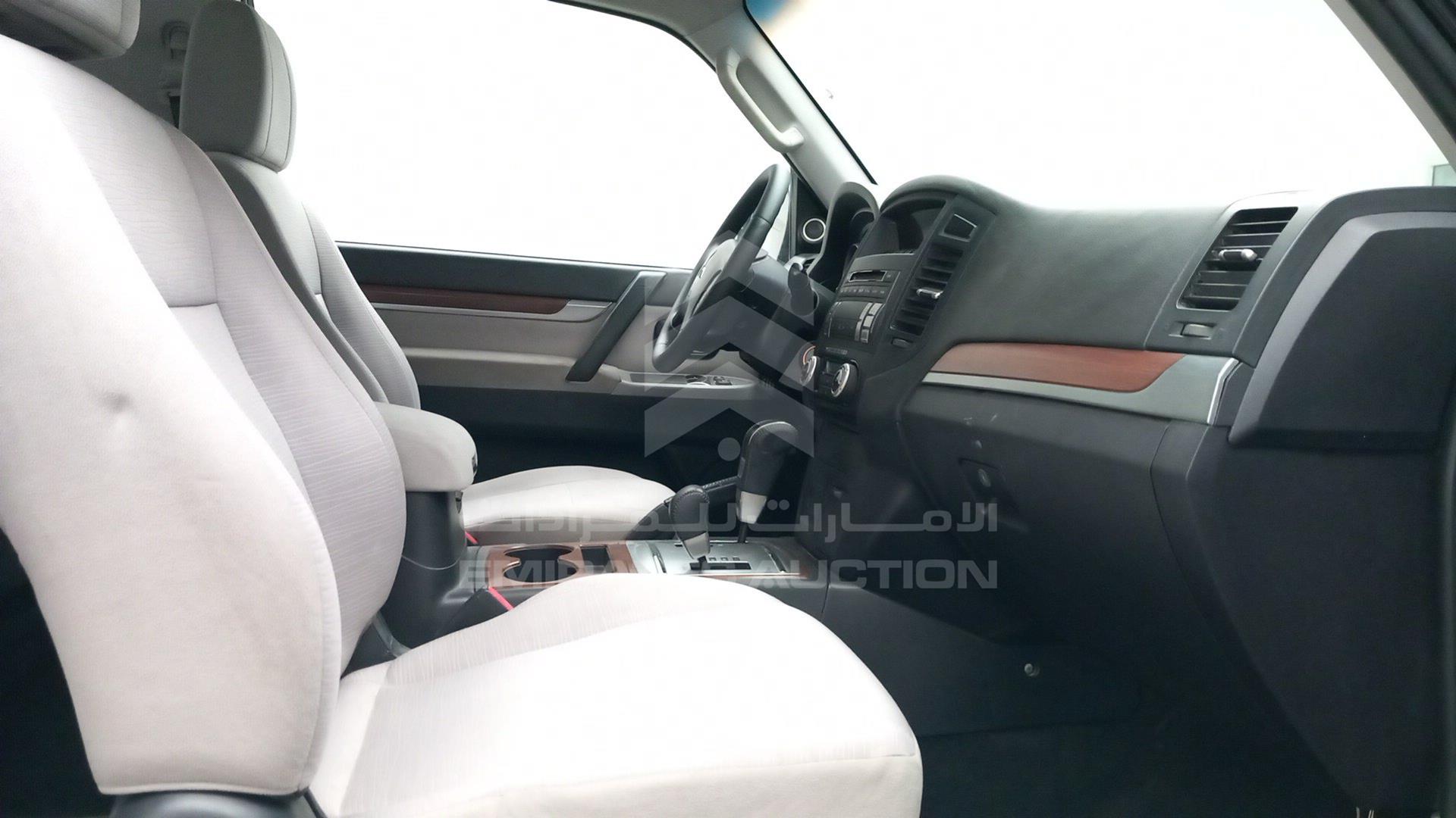 2009 MITSUBISHI PAJERO VIN: JMYMRV83W9J707496
