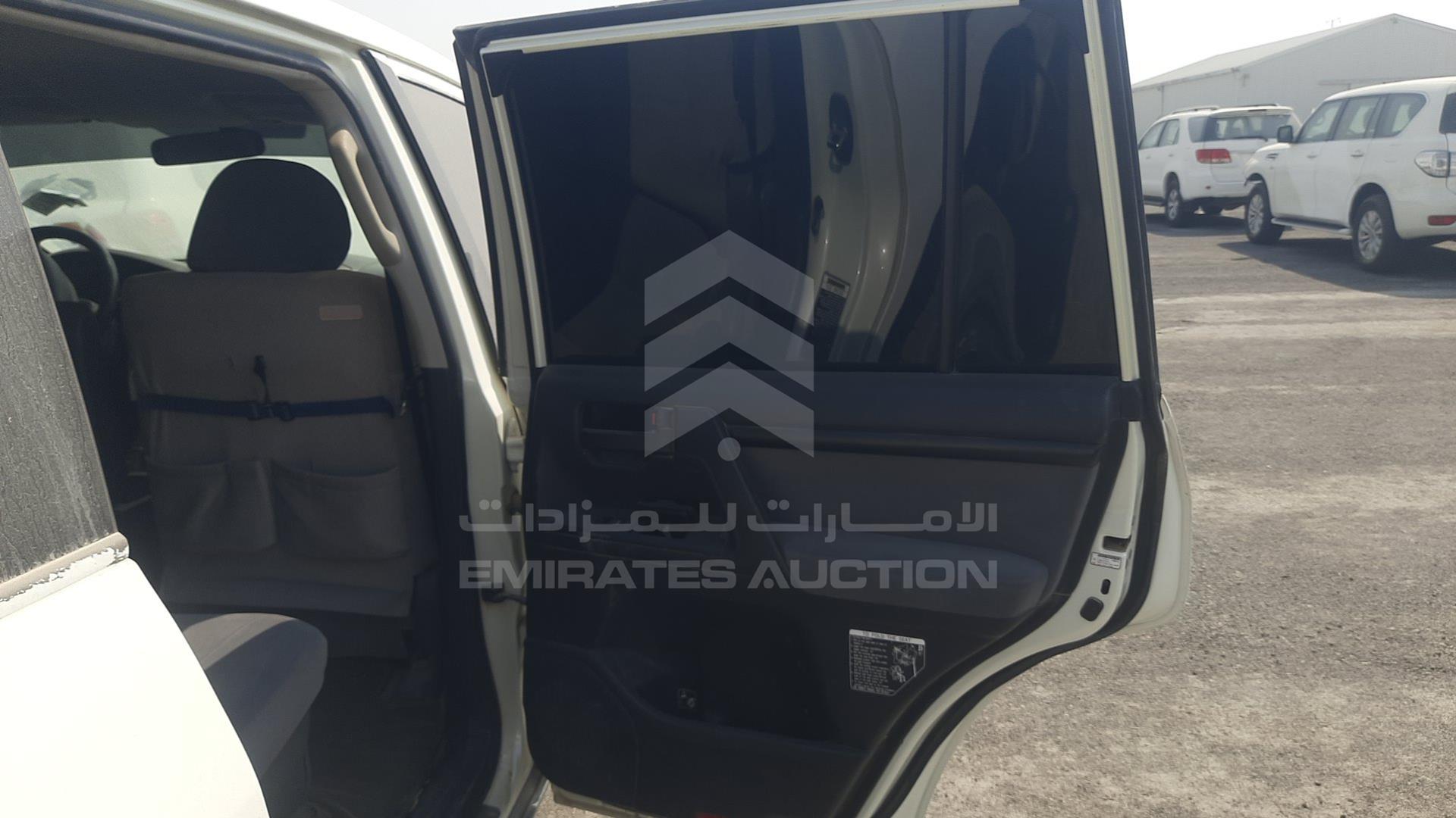 2011 TOYOTA LAND CRUISER VIN: JTMDU09J1B4033618