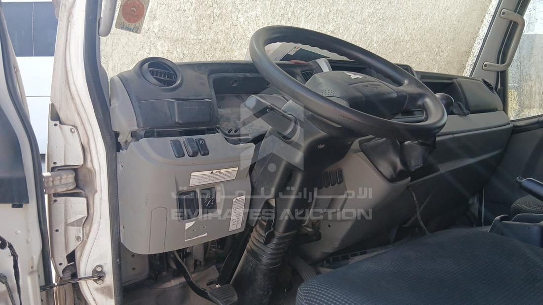 ميتسوبيشي كانتر 2022 — زاوية واجهة السائق الأمامية اليسرى — صورة 11