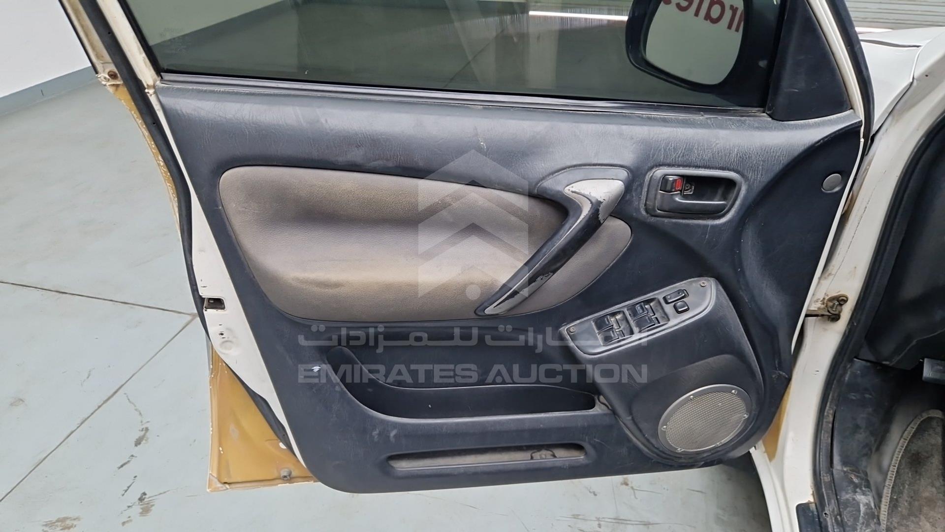 2005 TOYOTA RAV-4 VIN: JTEHH20V250299867