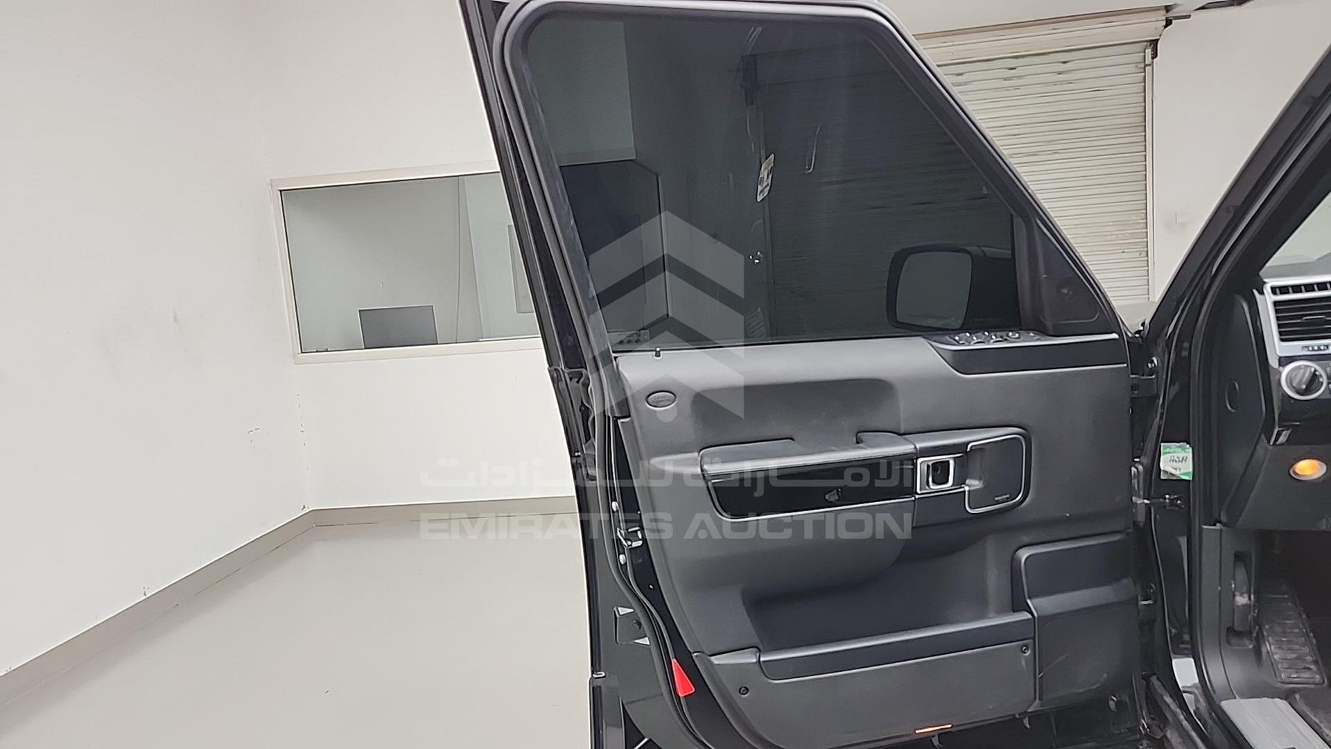 2011 RANGE ROVER VOGUE VIN: SALLMAME4BA343740