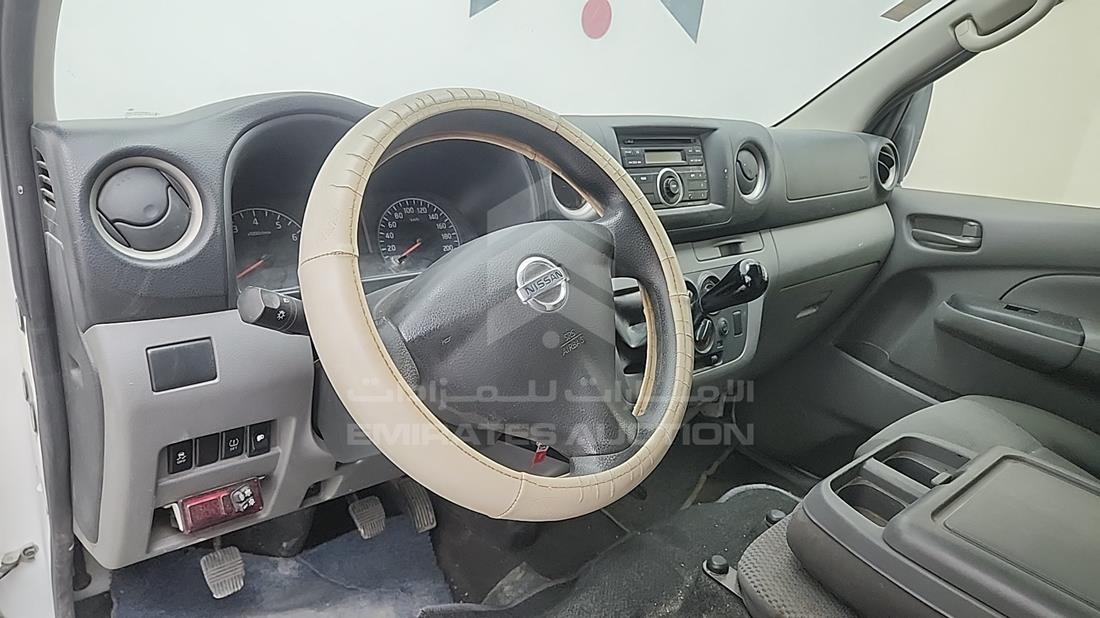نيسان أورفان 2020 — زاوية واجهة السائق الأمامية اليسرى — صورة 6