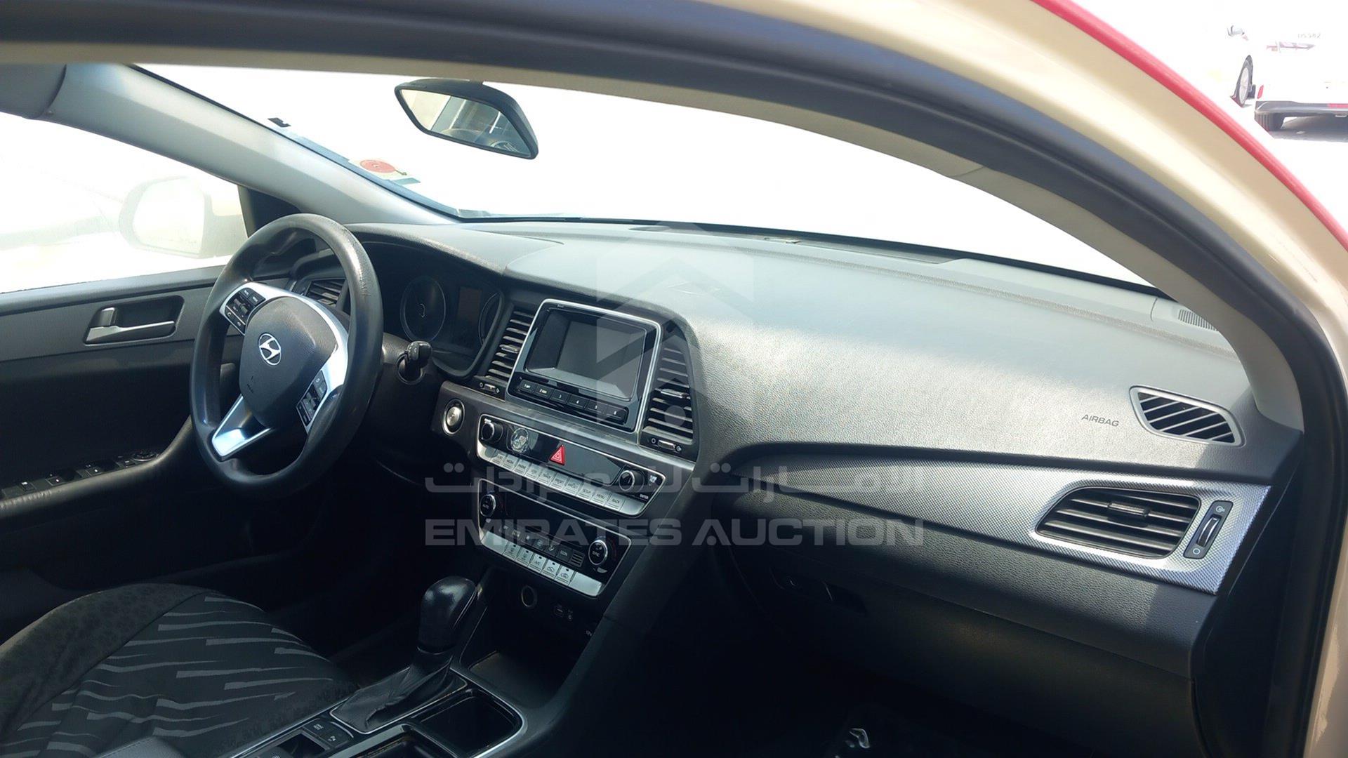 2018 HYUNDAI SONATA VIN: KMHE24136JA082064