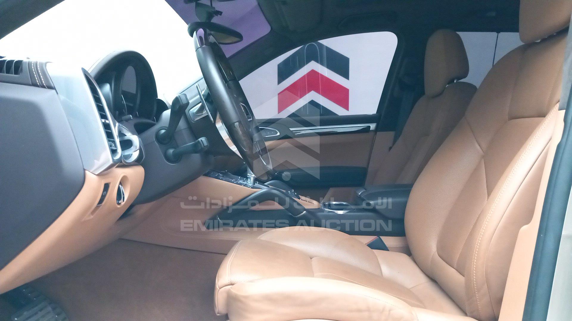 2016 PORSCHE CAYENNE VIN: WP1ZZZ92ZGLA72112