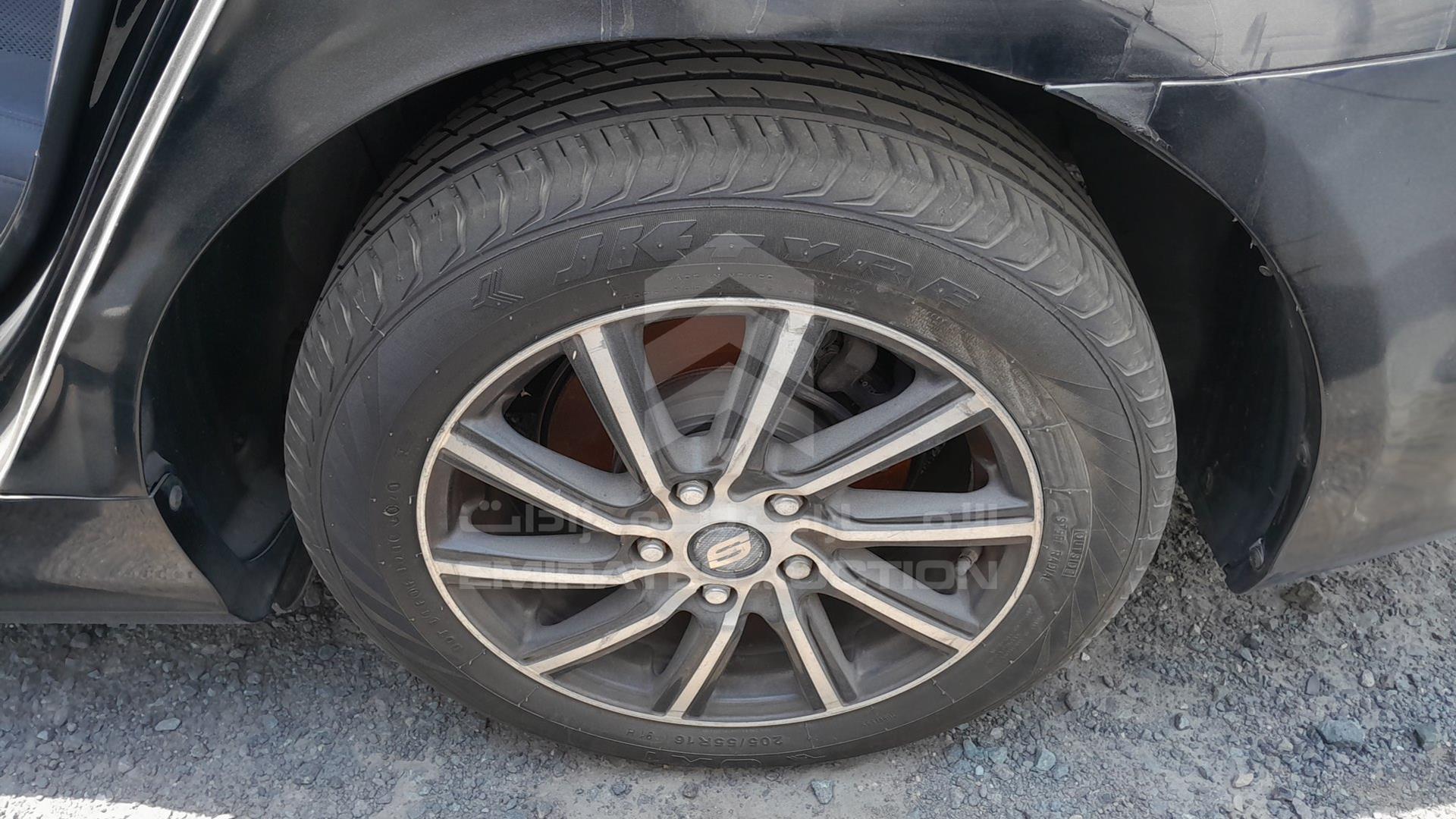2011 HYUNDAI SONATA VIN: 5NPEB4AC1BH007724