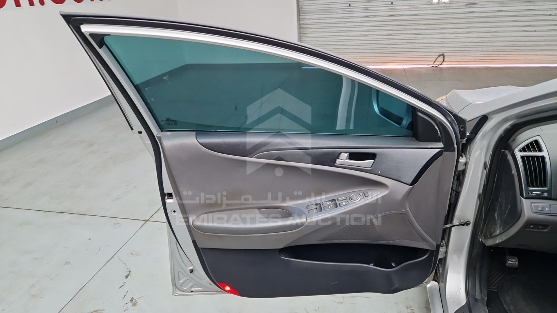2014 HYUNDAI SONATA VIN: KMHEB41C0EA625057