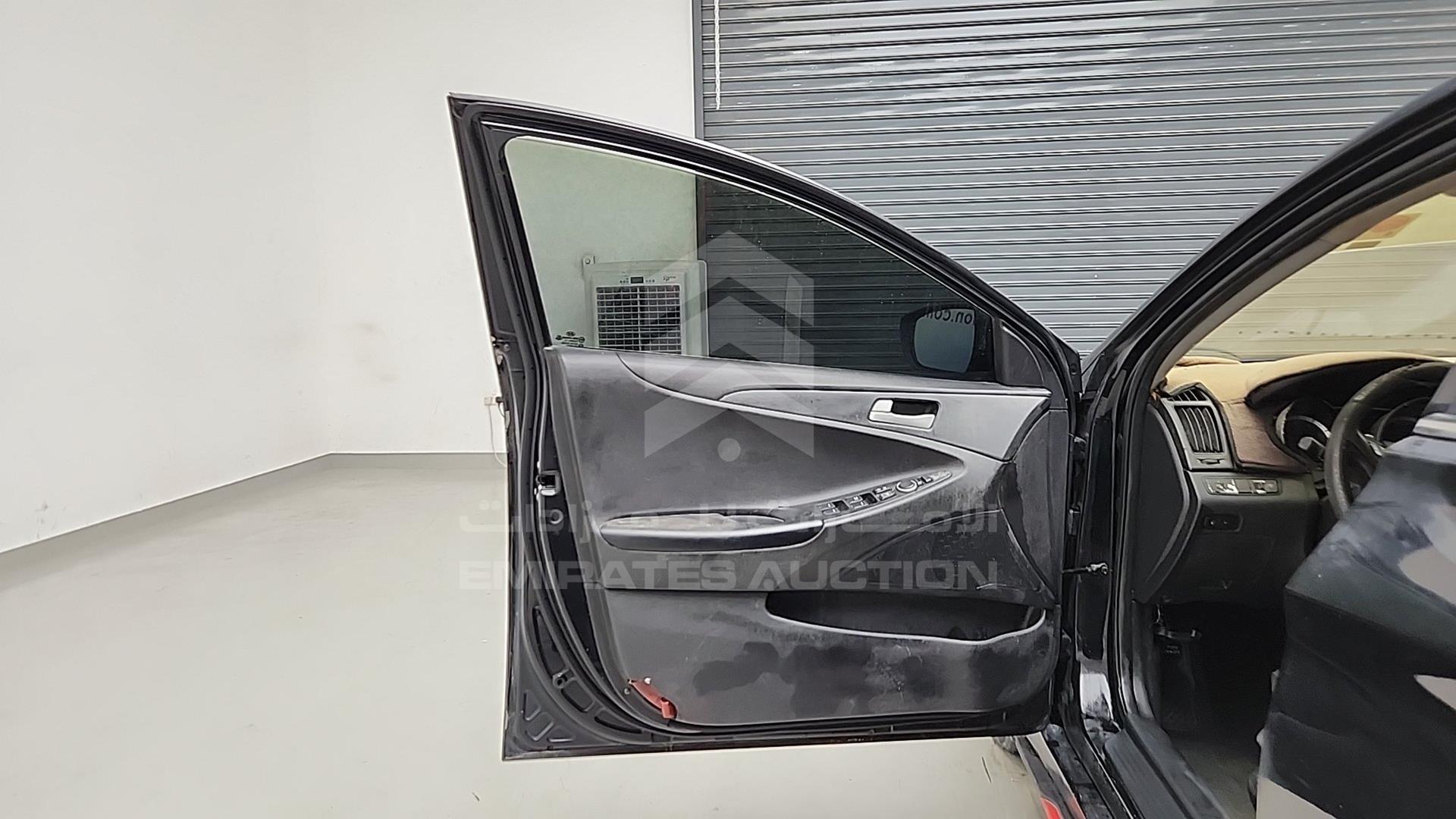 2012 HYUNDAI SONATA VIN: KMHEB41C0CA288080