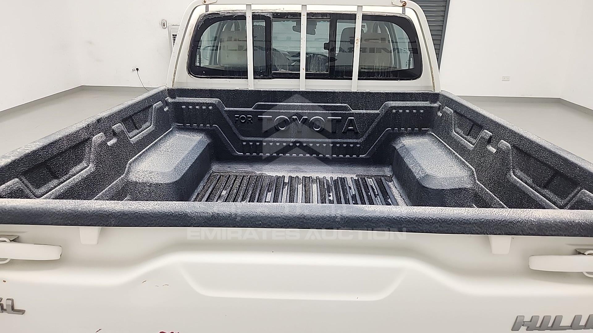 2016 TOYOTA HILUX VIN: MR0DX6CD4G0201541