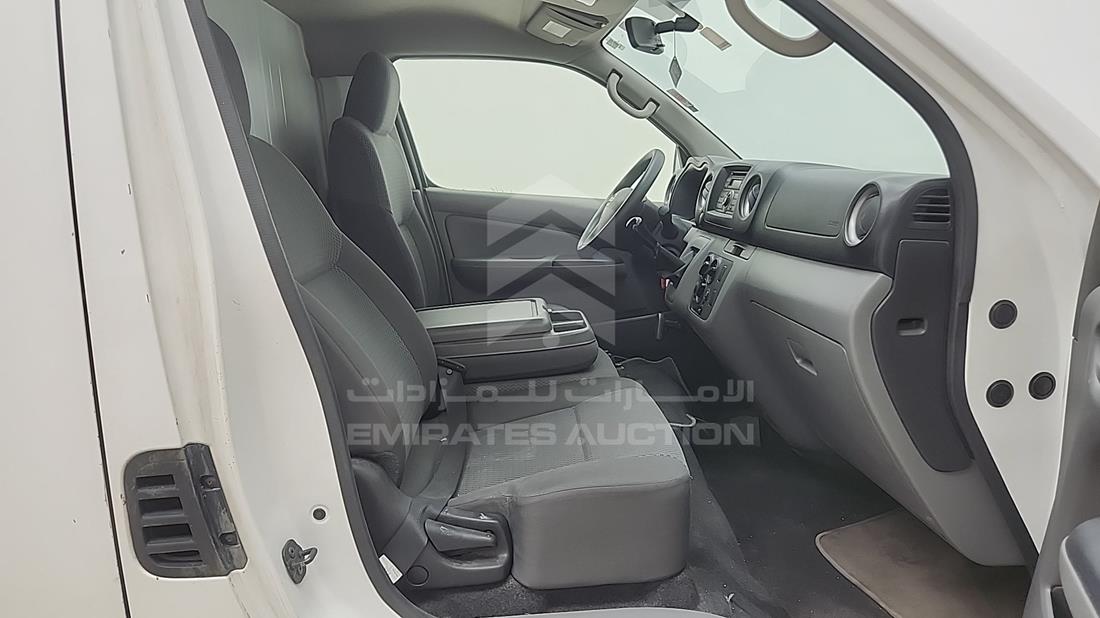 نيسان أورفان 2020 — زاوية الراكب الأمامي للمقعد — صورة 16