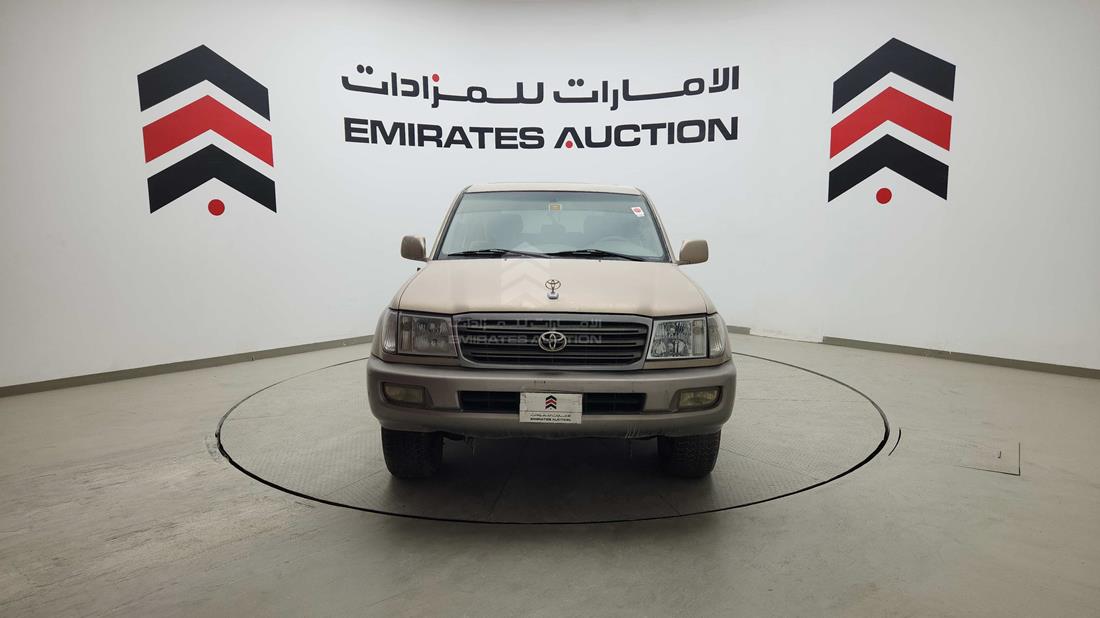 2003 Toyota Land Cruiser — 360-degree view
