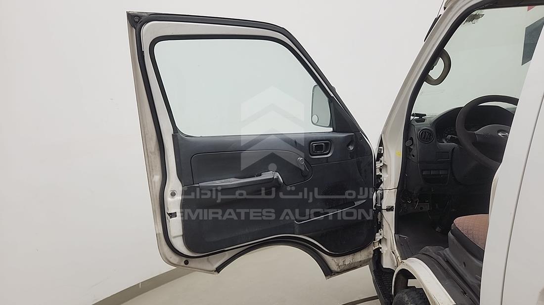 نيسان أورفان 2012 — الباب الأمامي الأيسر — صورة 5