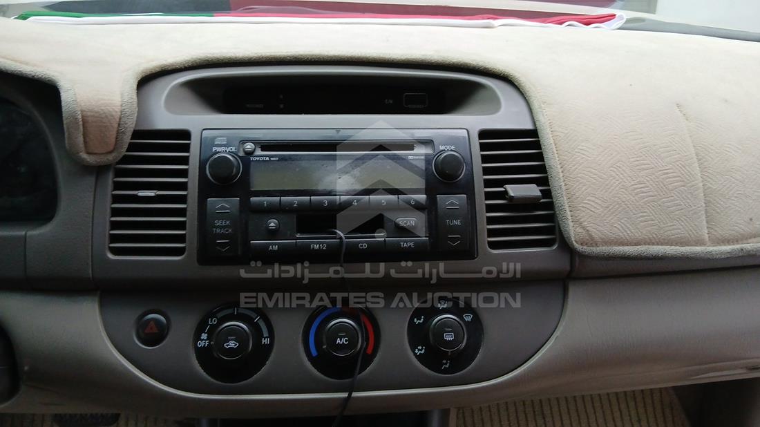تويوتا كامري 2004 — نظم الترفيه وكاميرا المراقبة والملاحة — صورة 20