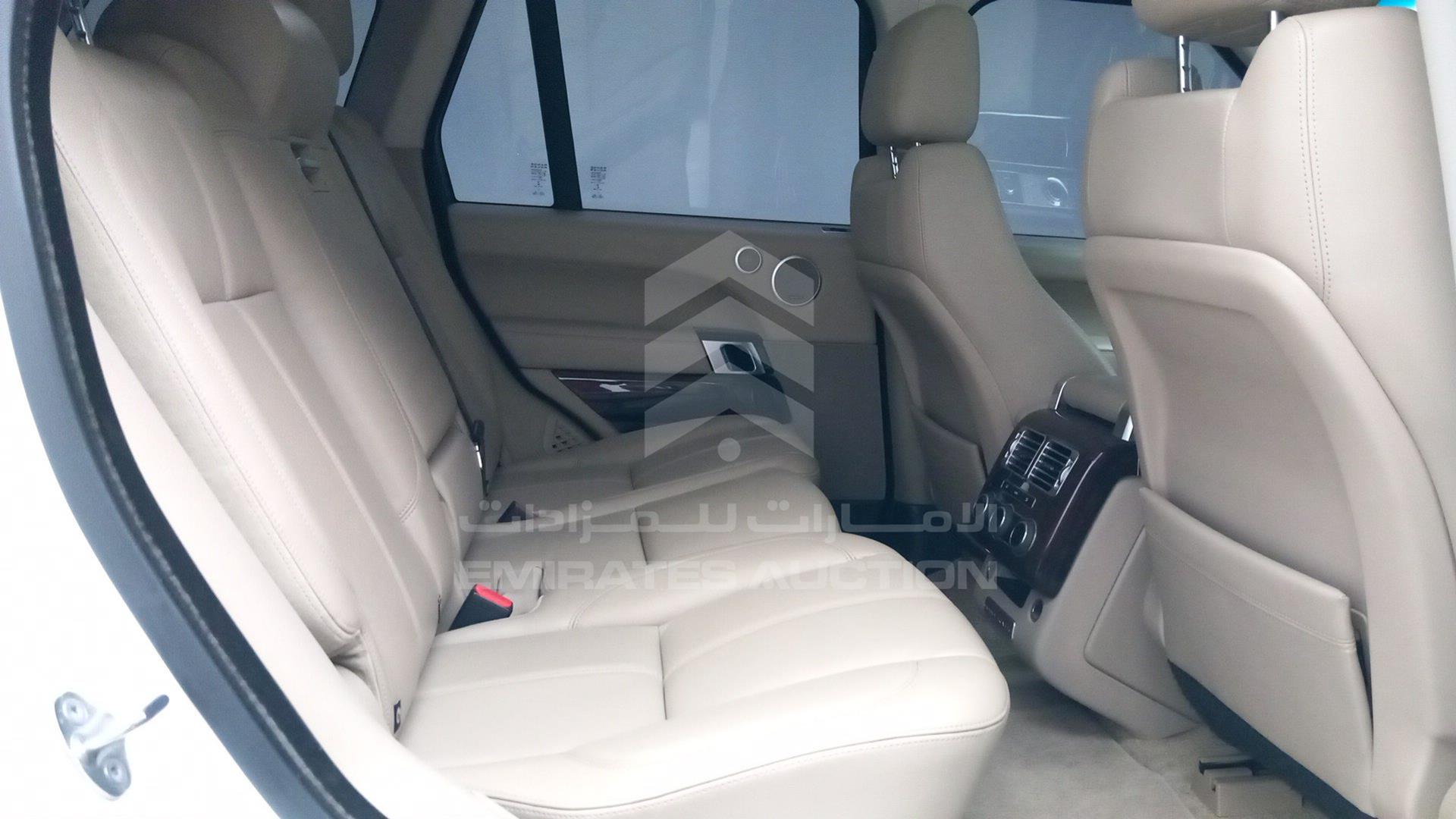 2015 RANGE ROVER VOGUE VIN: SALGA2DF3FA220010