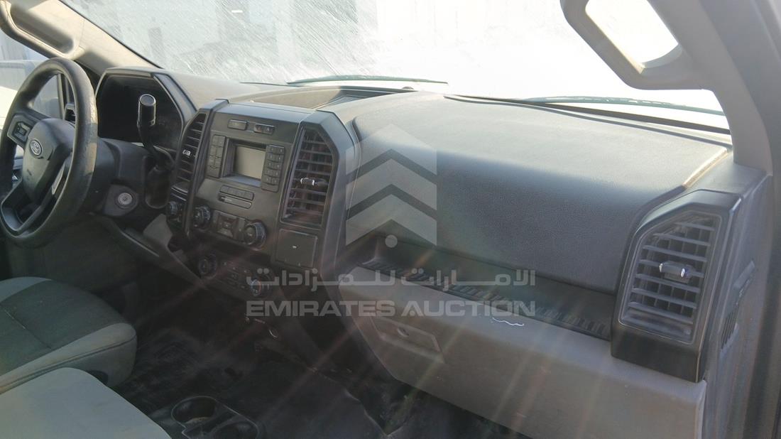 فورد اف 150 2020 — زاوية واجهة الراكب الأمامي الأيمن — صورة 27
