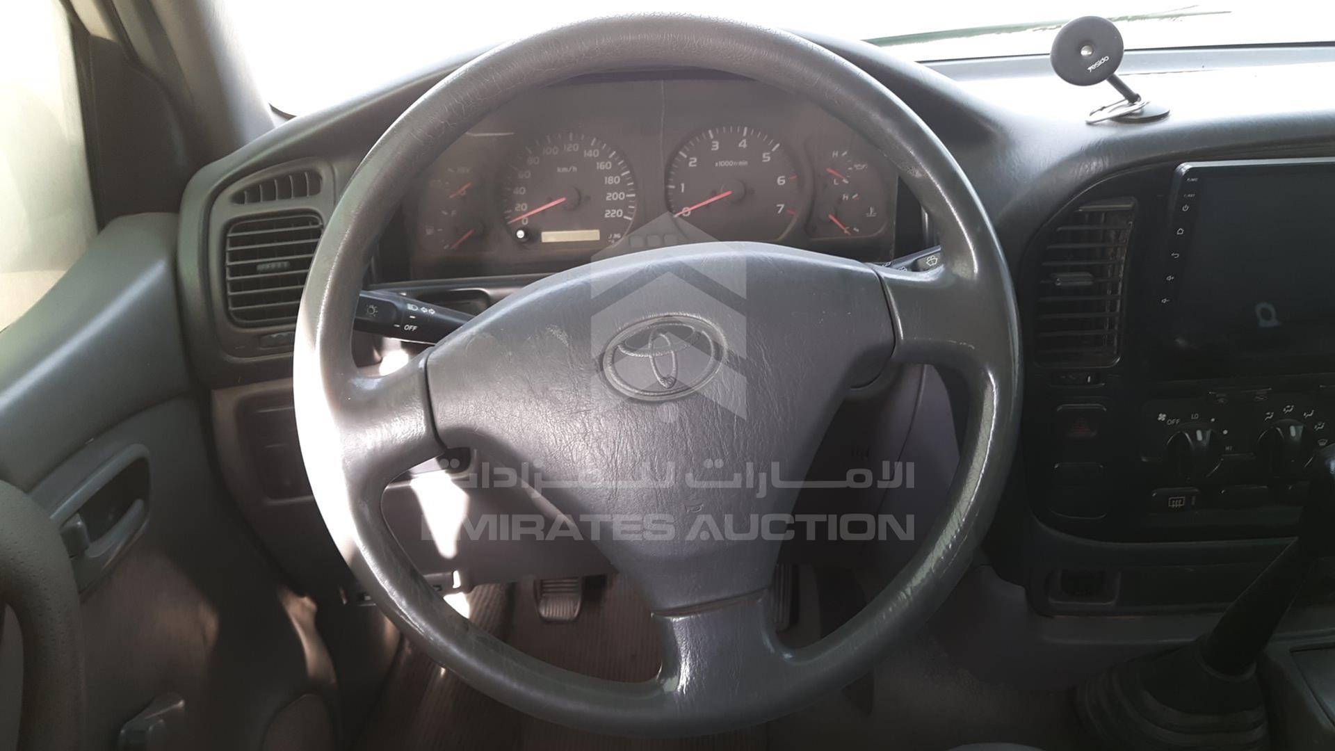 2001 TOYOTA LAND CRUISER VIN: JTGHJ01J313000908
