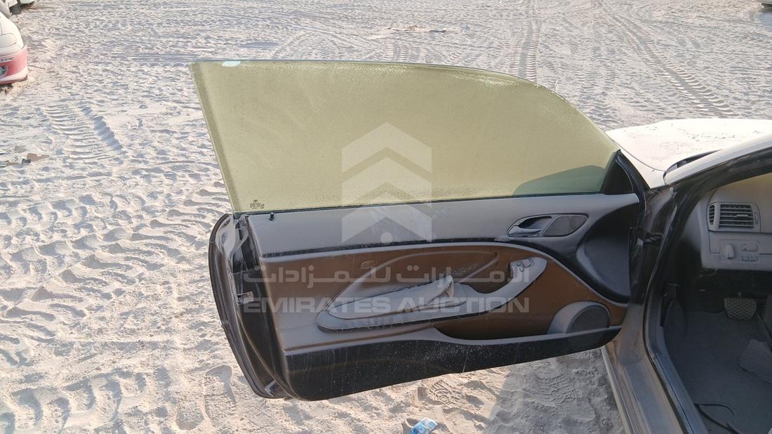 بي ام دبليو 330 سى اى 2005 — الباب الأمامي الأيسر — صورة 10