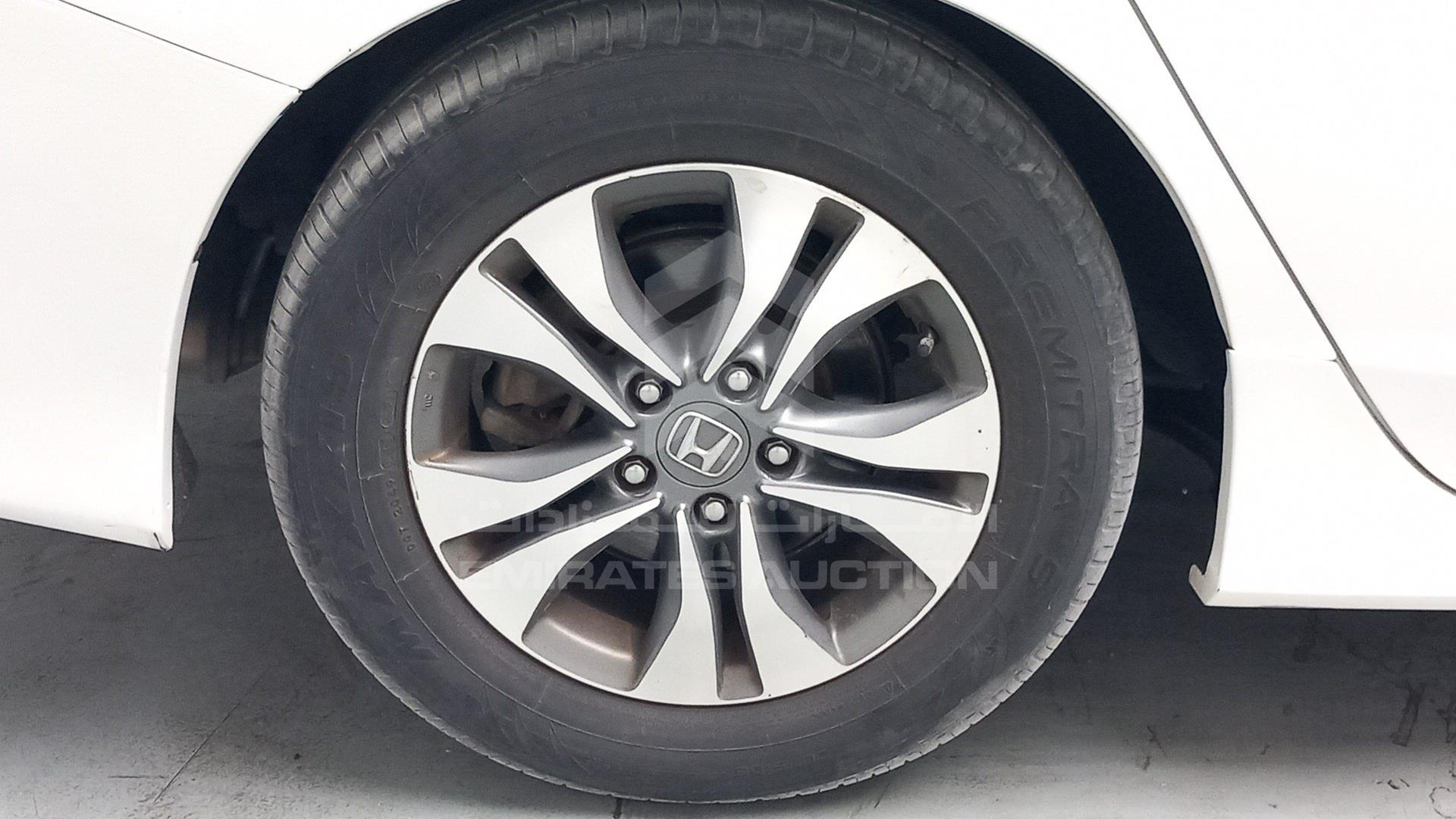 2015 HONDA ACCORD VIN: LUCCR2621F3401728
