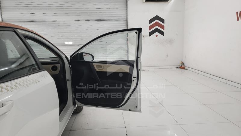RKLBB9HE7H5198617 Auction: EmiratesAuction Lot: 404129 RKLBB9HE7H5198617 Toyota Corolla 2017 WHITE Photo 23