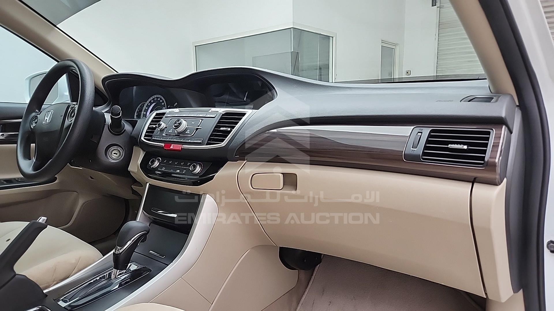 2017 HONDA ACCORD VIN: 1HGCR261XHA618318
