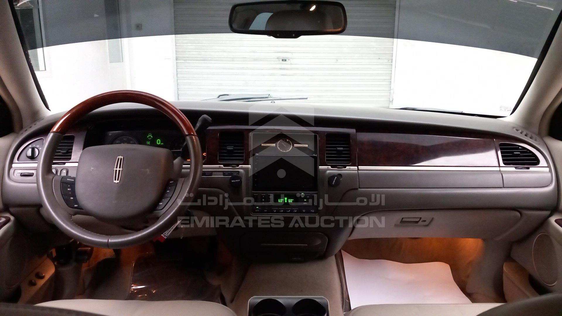 2011 LINCOLN TOWN CAR VIN: 2LNBL8CV5BX763394
