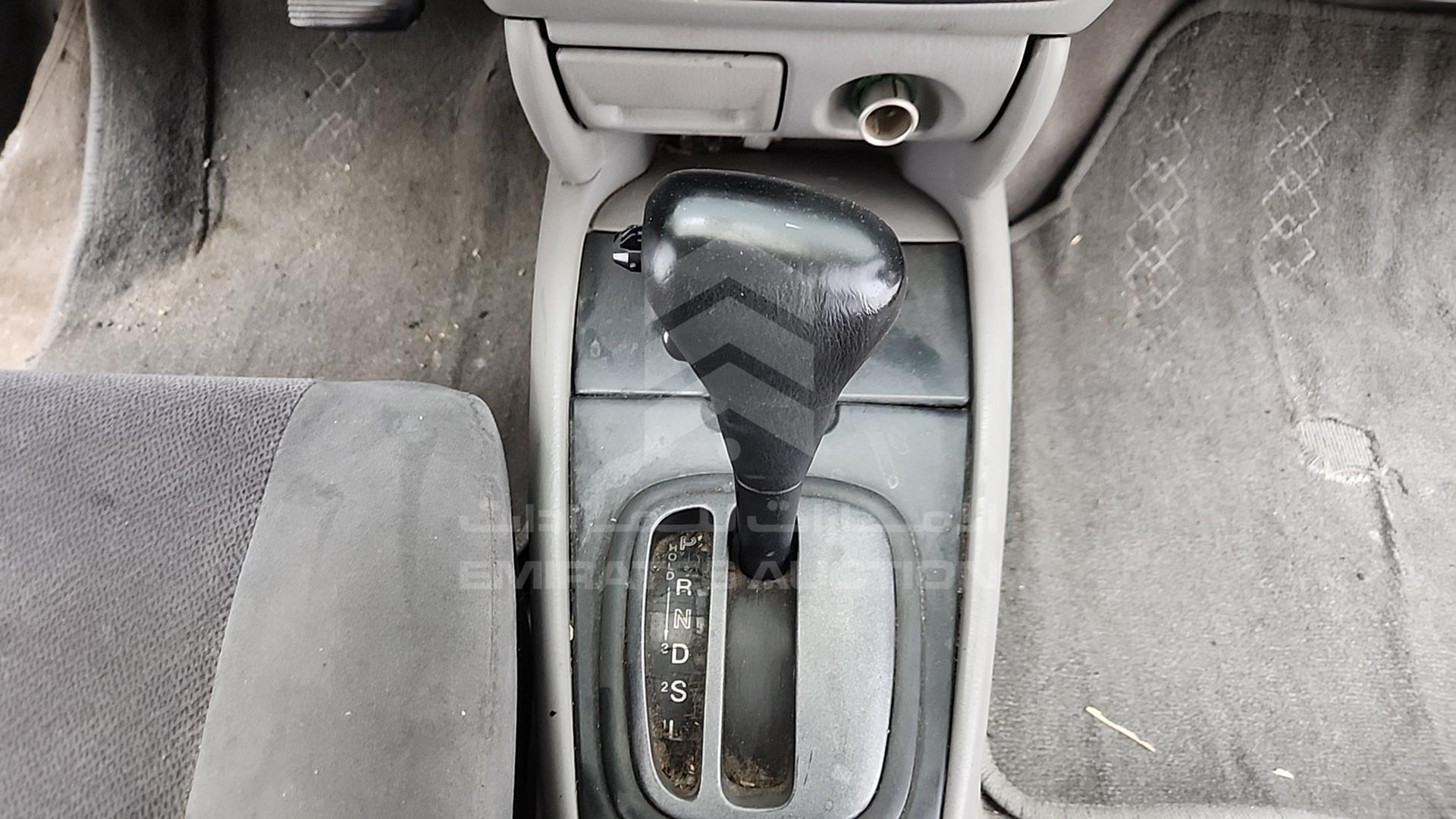 2002 MAZDA 323 VIN: JM7BJ12M821209520