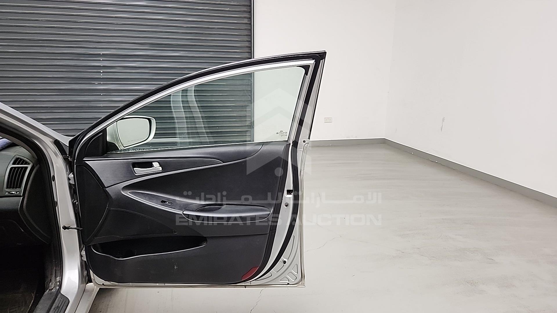 2012 HYUNDAI SONATA VIN: KMHEC41LBCA417898