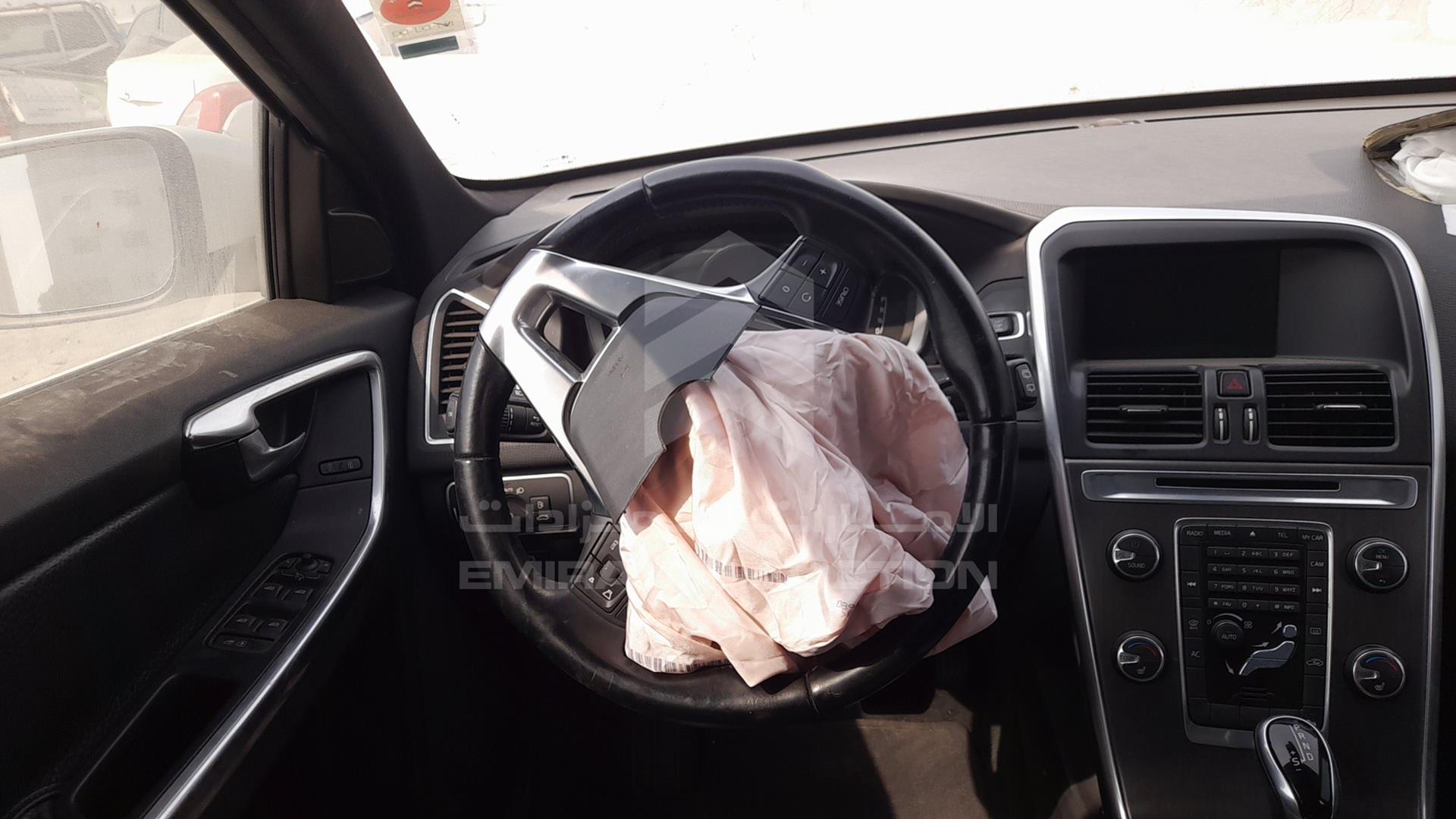 2014 VOLVO XC 60 VIN: YV147HDZ0E2558389