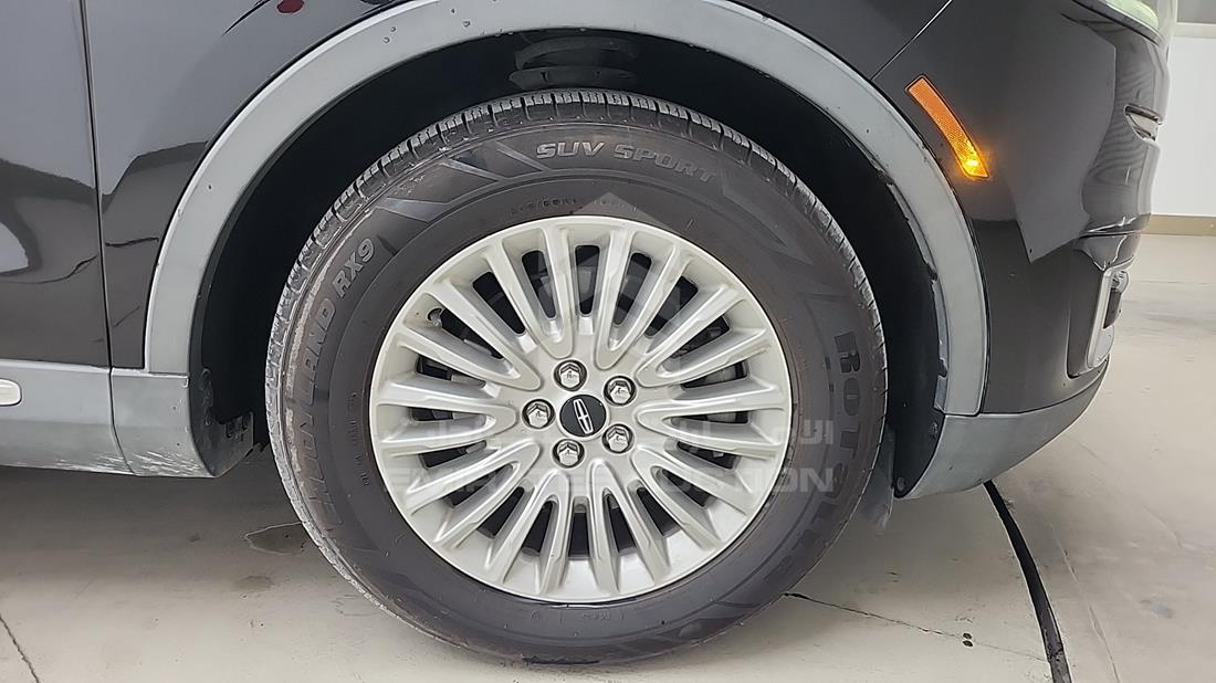 2019 Lincoln Nautilus — Front Right Tyre — Photo 34