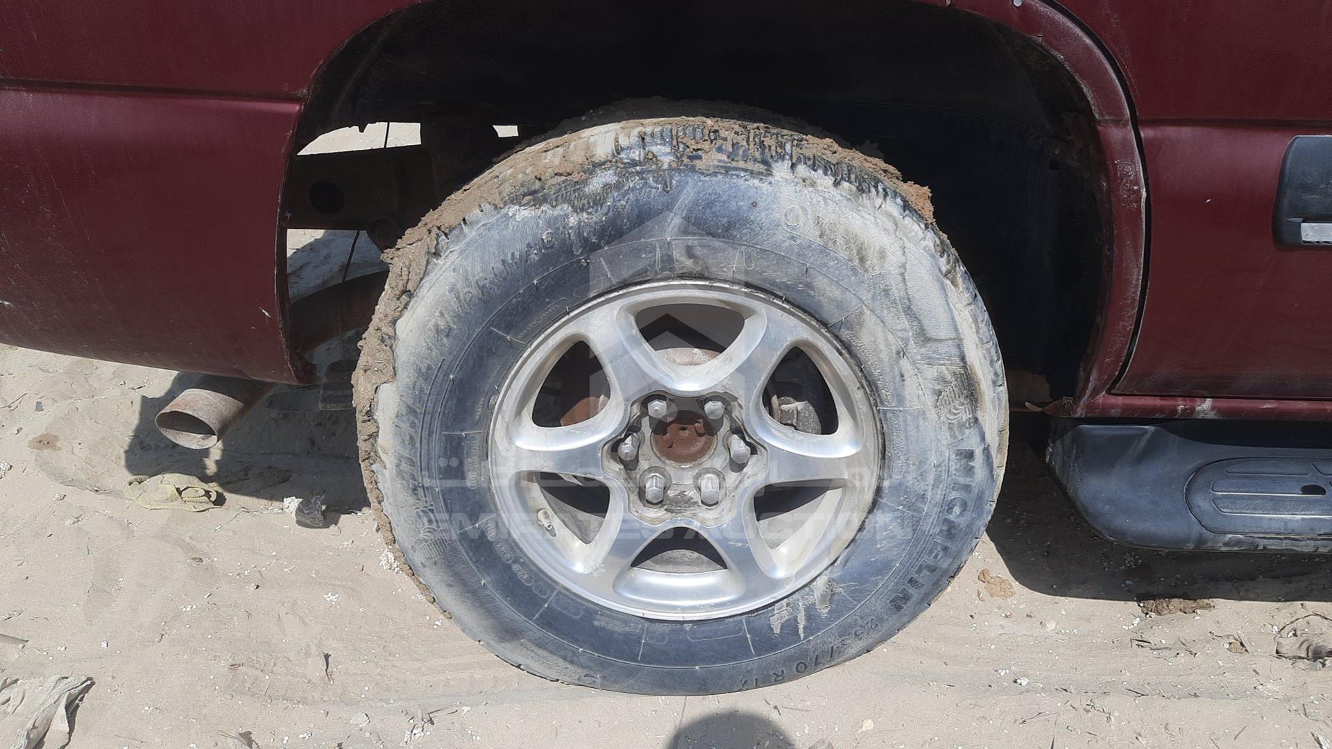 2002 CHEVROLET TAHOE VIN: 1GNEK13Z52R130636
