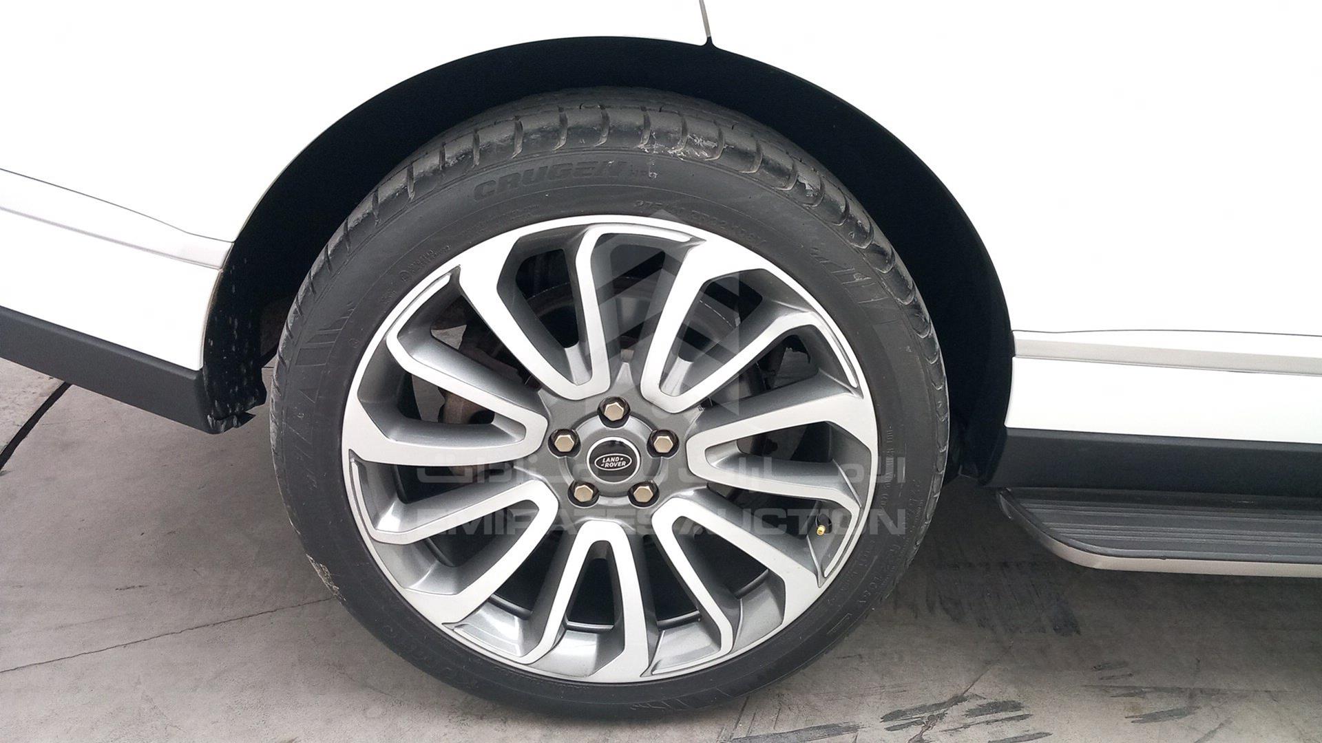 2015 RANGE ROVER VOGUE VIN: SALGA2DF3FA220010