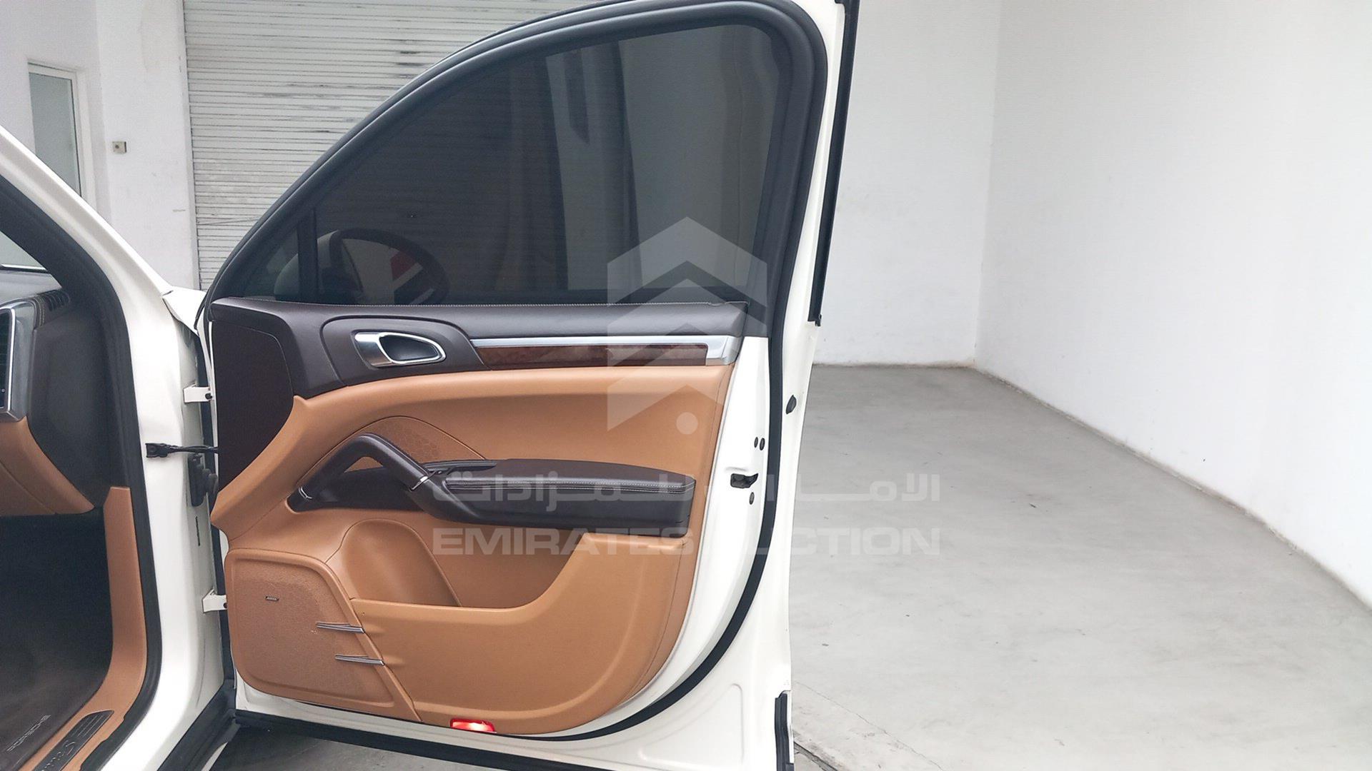 2011 PORSCHE CAYENNE VIN: WP1ZZZ92ZBLA50727
