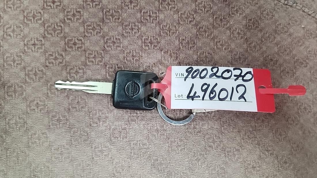 2015 Nissan Urvan — Keys — Photo 4