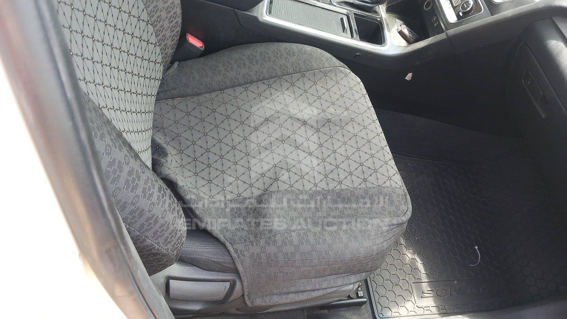 2018 HYUNDAI SONATA VIN: KMHE24135JA082122