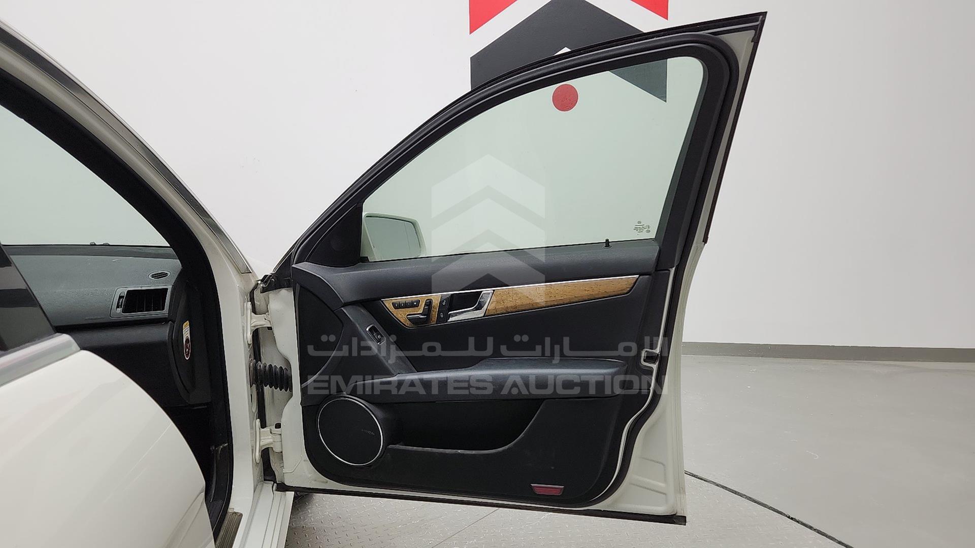 2009 MERCEDES C 350 VIN: WDDGF56X09F200133