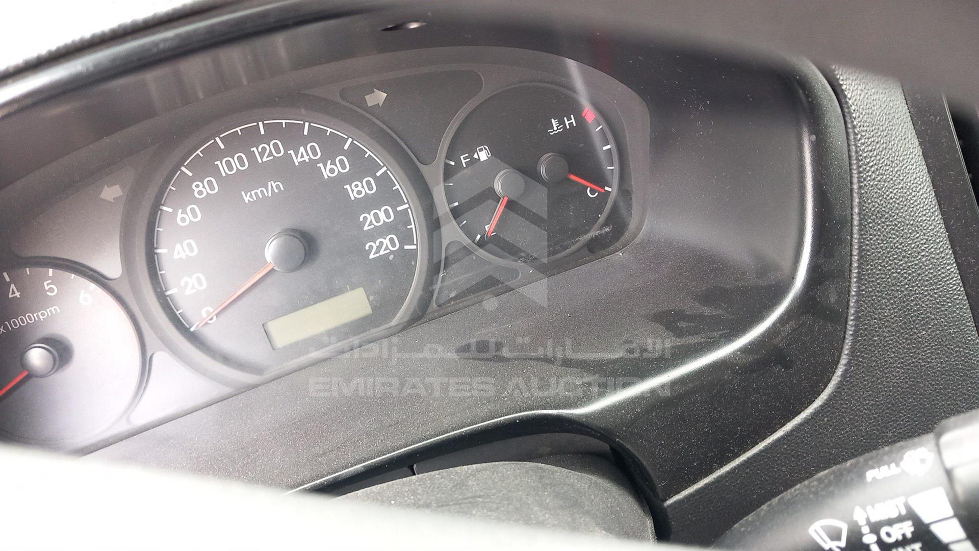 2013 HYUNDAI H1 VIN: KMHWG81R6DU548337