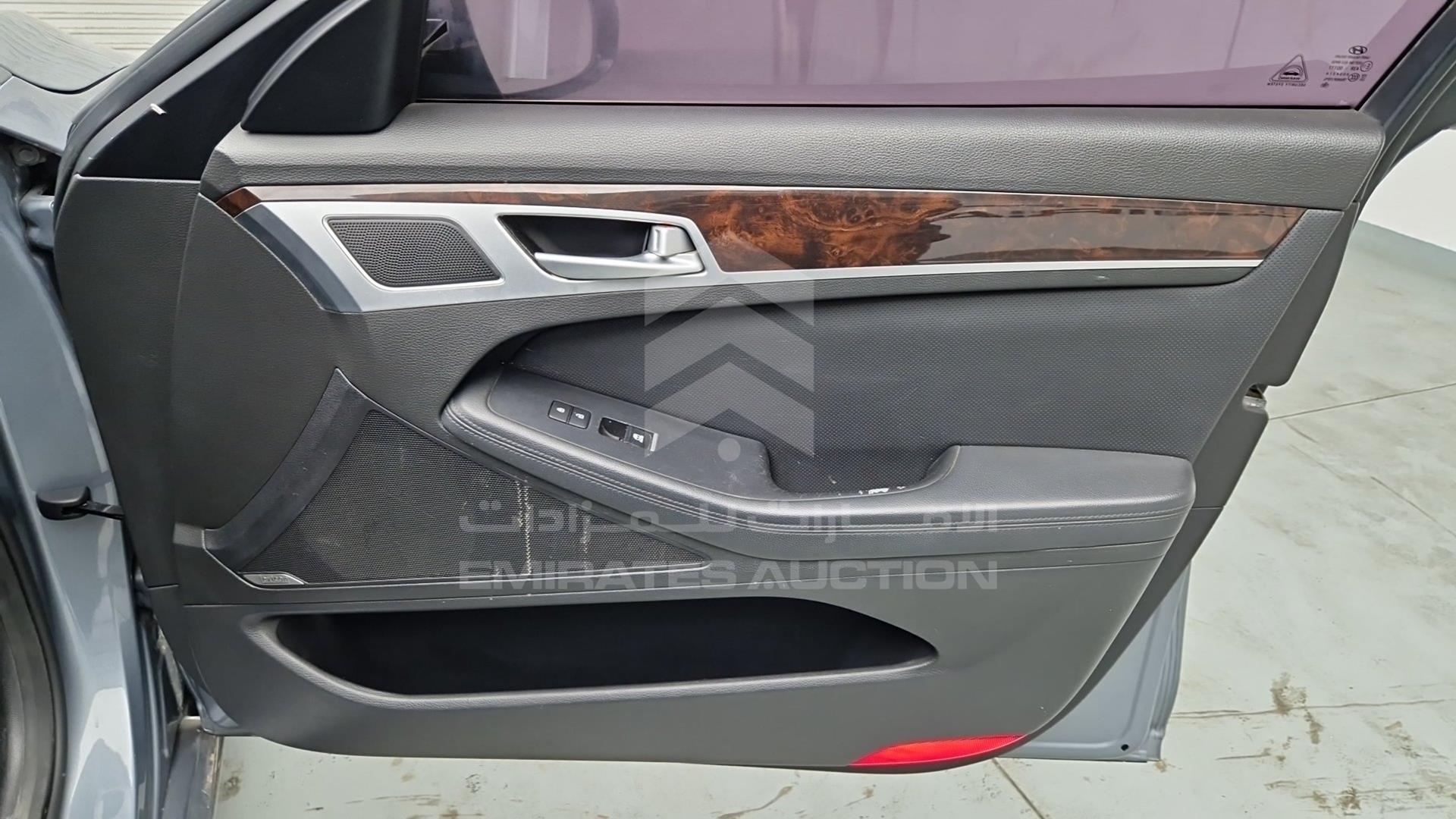 2016 HYUNDAI GENESIS VIN: KMHGM41DDGU126104