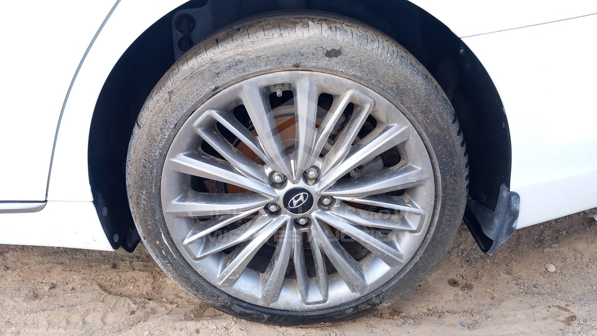 2019 HYUNDAI AZERA VIN: KMHF341F3LA277652