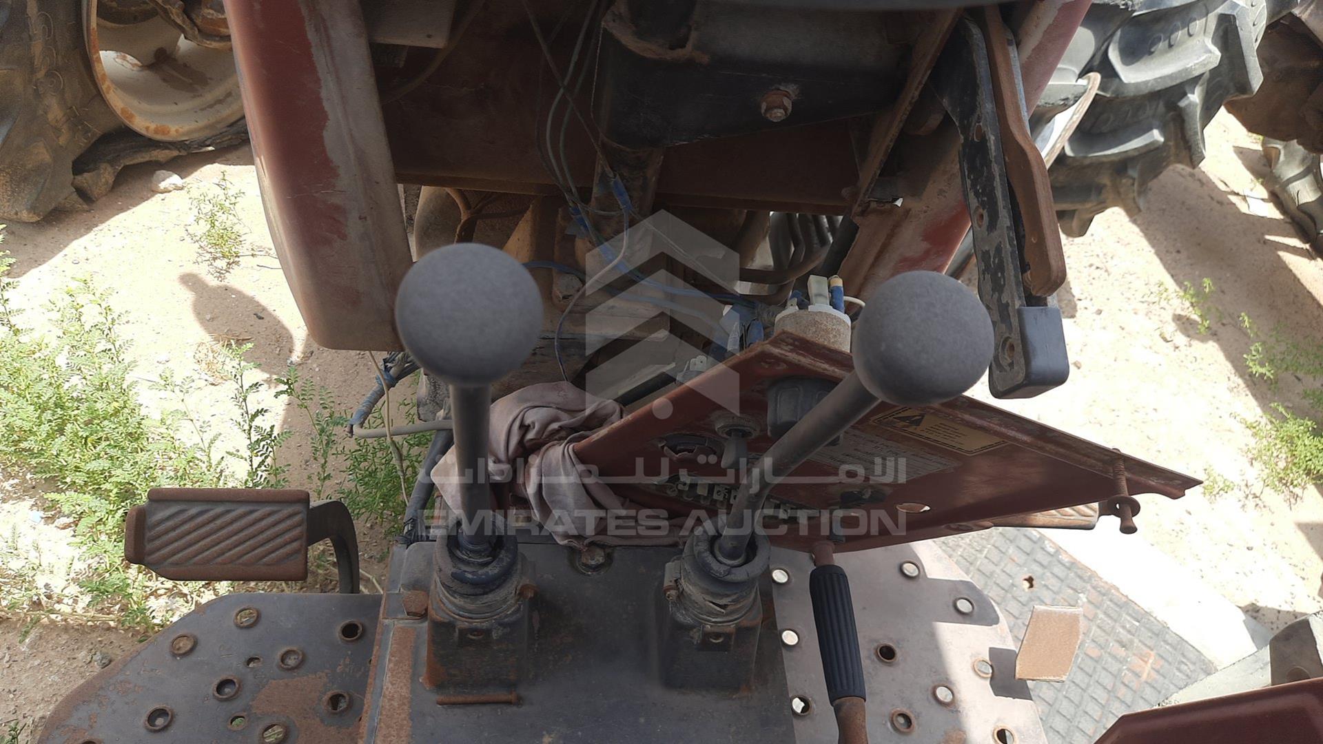 0 TRACTOR --- VIN: 001064401