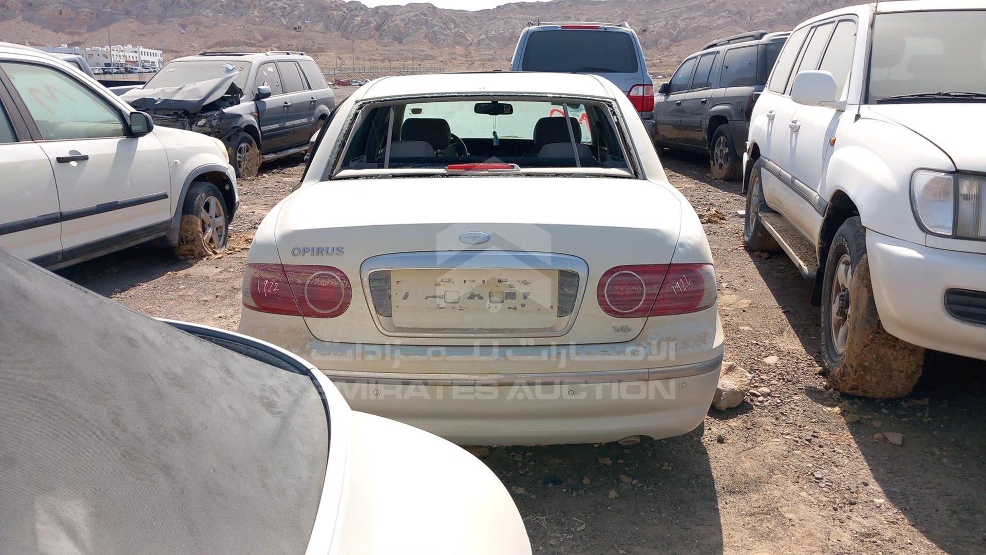 2004 KIA OPIRUS VIN: KNALD224445028628