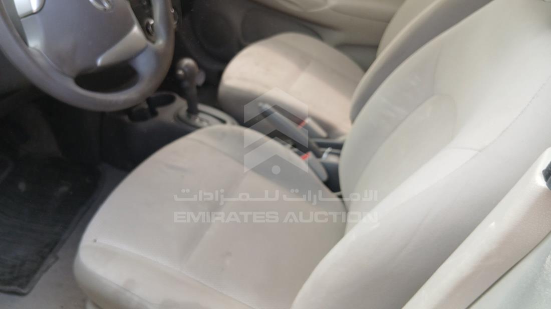 نيسان صني 2022 — زاوية السائق الأمامية اليسرى — صورة 12